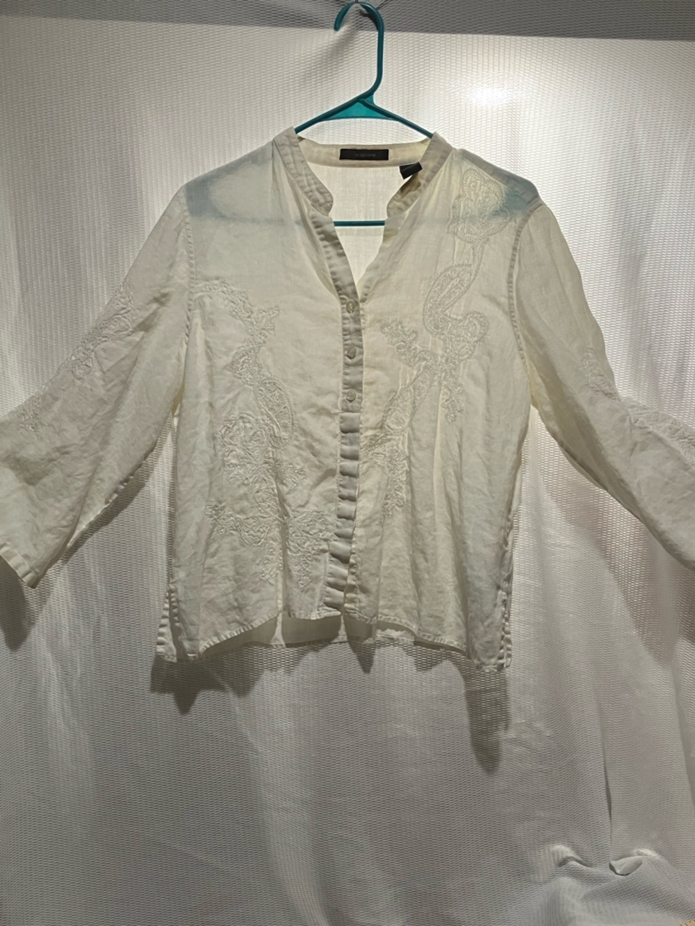 Liz Claiborne Cream Embroidered Button-Front Top